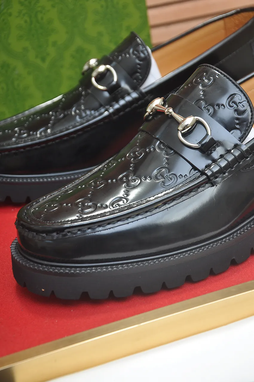 Men's shoes💰560💶Italy's top luxury men's shoe giant (GUCCI) (Gucci) (full cowhide lining) new arrival🍃Original European style🔰 Pleasant to the eye😍In order to make the shoes more durable and non-deformable🌀The production continues to follow traditional methods but there is still no lack of innovation💪Choose original sheepskin for the leather♻️ Smooth and natural And extra bright ⭐Made of imported cowhide, the first choice of rich people 38-45 (45 customized)